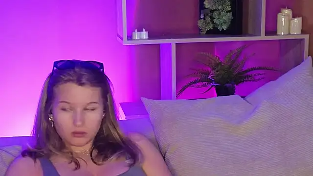 ImiMonroe online show from June 13, 2026, 4:43 am
