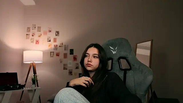 Snapshot of Vexorine chatting on November 30, 2025, 7:51 pm Vexorine online show from November 30, 2025, 7:51 pm