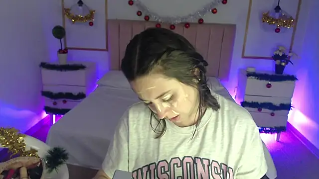 Snapshot of Alice_Sinclair_ chatting on December 19, 2025, 12:34 pm Alice Sinclair online show from December 19, 2025, 12:34 pm