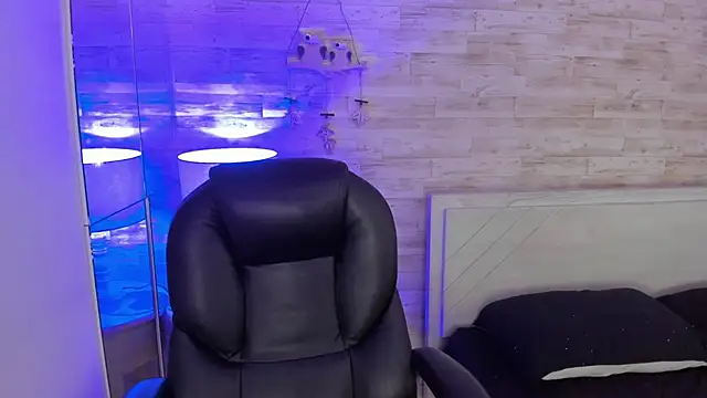 Emir Ozan  online show from February 5, 2026, 7:07 pm