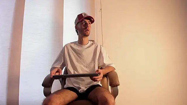 Emir Ozan  online show from February 21, 2026, 7:48 pm