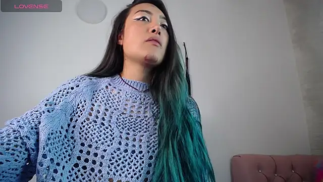 LunaAponte online show from February 7, 2026, 1:42 am