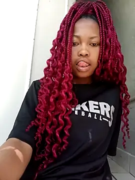 Snapshot of Sweethoneypot25 chatting on February 5, 2026, 9:14 am Sweethoneypot25 online show from February 5, 2026, 9:14 am