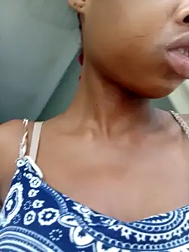 Snapshot of Sweethoneypot25 chatting on February 20, 2026, 9:32 am Sweethoneypot25 online show from February 20, 2026, 9:32 am