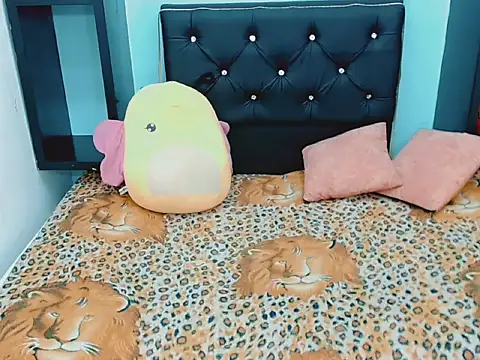 xwetdreamsx online show from December 15, 2025, 7:51 pm