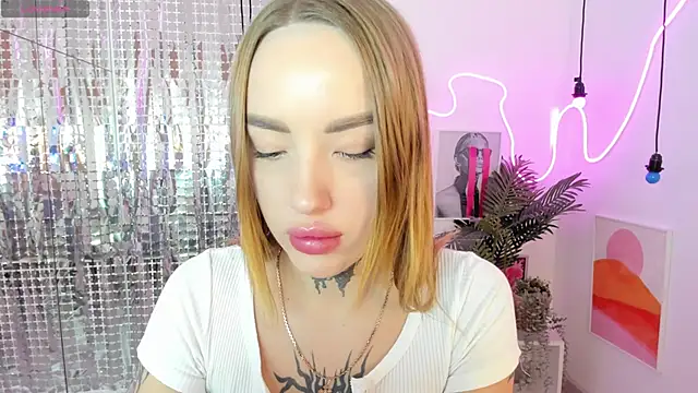 MarquiseMuse online show from December 2, 2025, 9:58 am