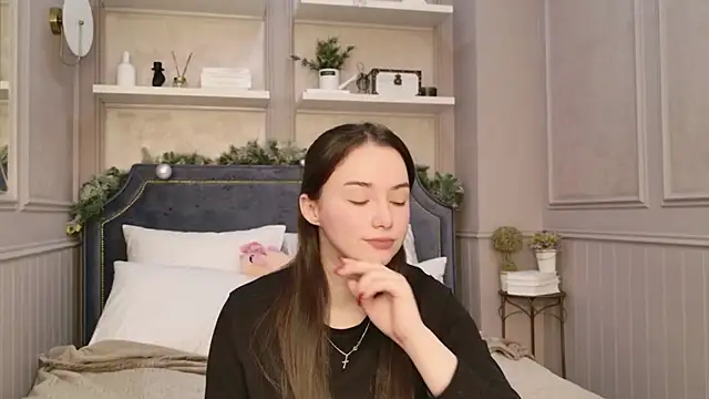 Amber Bond online show from January 13, 2026, 5:46 am