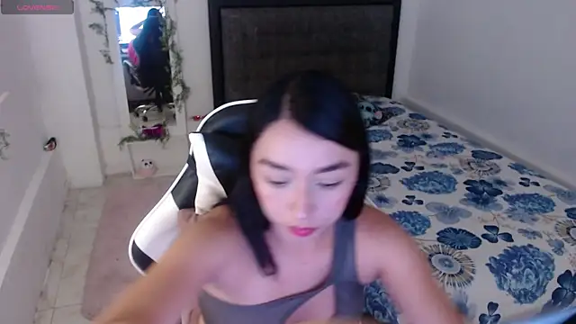 Ariel Laurentt online show from July 18, 2026, 3:44 am