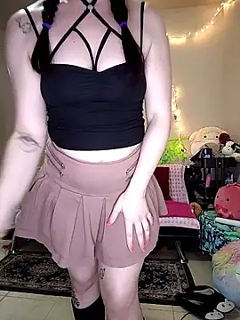 LaylaLucis online show from April 10, 2026, 10:36 pm