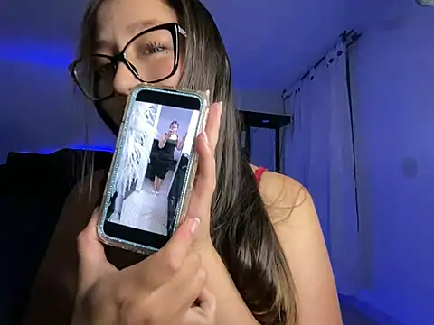 Snapshot of LyaRose chatting on January 15, 2026, 2:27 am LyaRose online show from January 15, 2026, 2:27 am