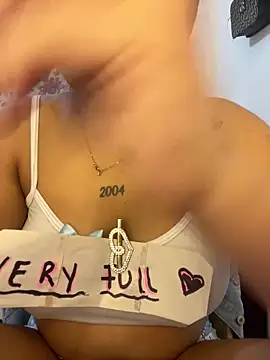 Snapshot of Brunette_Dirty_0limits chatting on December 18, 2025, 10:16 pm Brunette Dirty 0limits online show from December 18, 2025, 10:16 pm