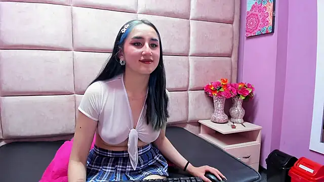 Snapshot of CharlotteStuart chatting on December 16, 2025, 3:44 am CharlotteStuart online show from December 16, 2025, 3:44 am