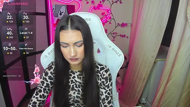 Snapshot of AdeleLuu chatting on November 24, 2025, 1:27 am AdeleLuu online show from November 24, 2025, 1:27 am