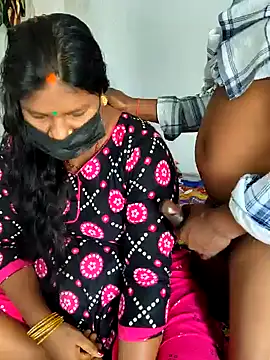 Desicouple1706 online show from December 23, 2025, 4:43 am