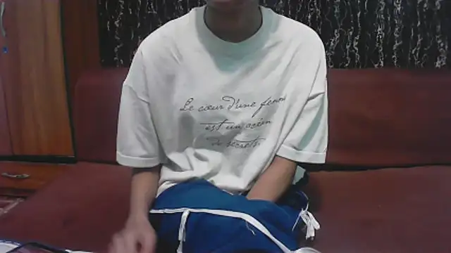 hello baby01 online show from April 18, 2026, 5:50 pm