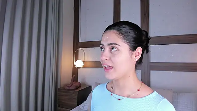 SarhaVega online show from December 22, 2025, 1:19 pm