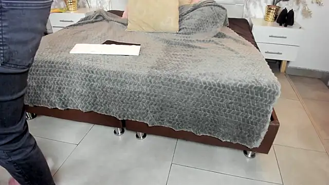 Mysterius Woman online show from March 12, 2026, 1:06 pm