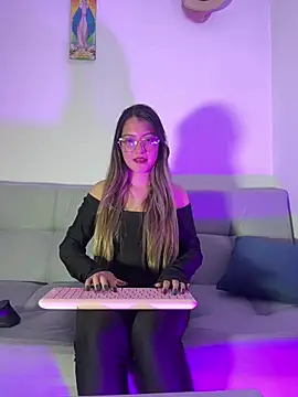 hanna  jones7 online show from January 18, 2026, 10:13 pm