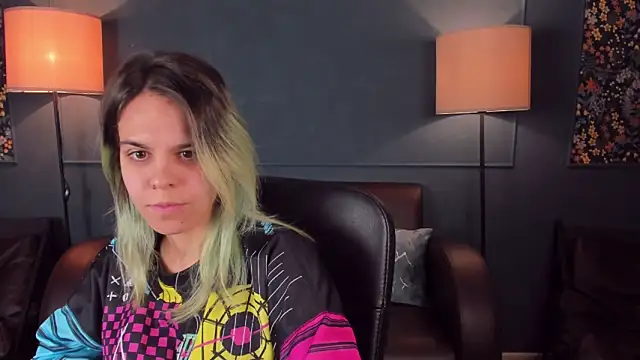 Snapshot of LiraBelle chatting on November 22, 2025, 4:44 am LiraBelle online show from November 22, 2025, 4:44 am