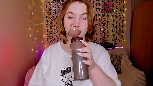 lovelyy julia online show from December 20, 2025, 6:09 am