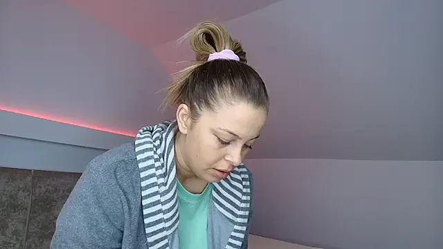 KateAllyaa online show from January 12, 2026, 7:57 am