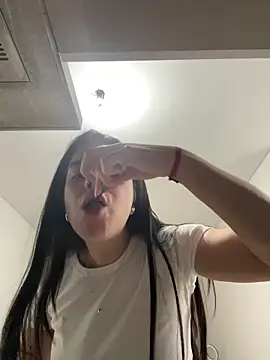 Snapshot of Magui21 chatting on April 7, 2026, 1:28 am Magui21 online show from April 7, 2026, 1:28 am