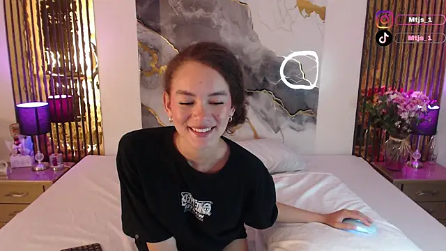 MiticaBrennet  online show from April 7, 2026, 4:24 am