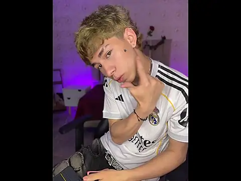 kaelwolf tay online show from April 18, 2026, 11:36 am