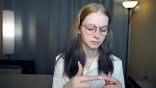 ToyaPletz online show from December 1, 2025, 5:29 pm