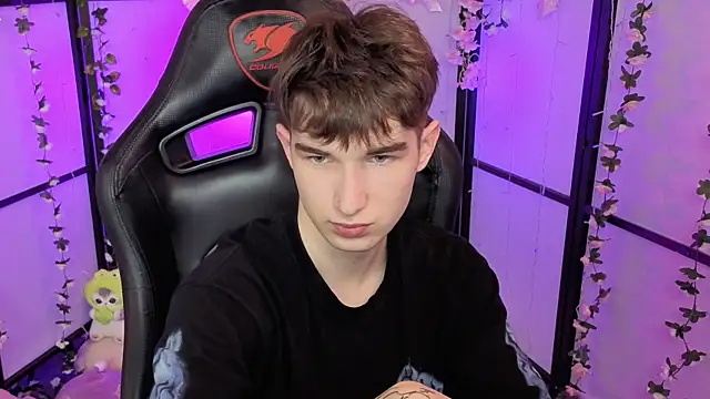 Snapshot of Maxwellchiik chatting on November 25, 2025, 12:38 pm Maxwellchiik online show from November 25, 2025, 12:38 pm