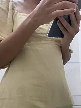 EweXZZ online show from April 20, 2026, 11:28 pm