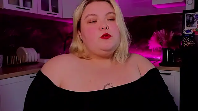 ellagoddes online show from November 26, 2025, 5:14 pm