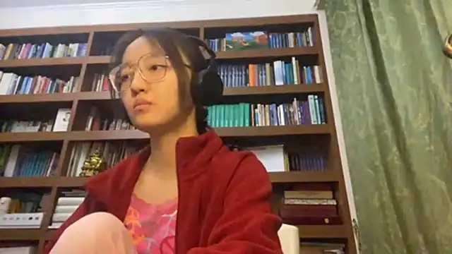 LinaClous online show from February 26, 2026, 2:05 pm