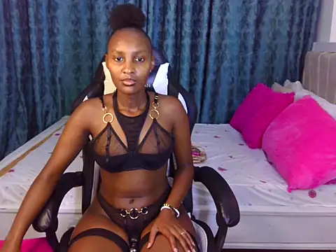 Snapshot of emma-112 chatting on December 20, 2025, 6:15 pm emma-112 online show from December 20, 2025, 6:15 pm