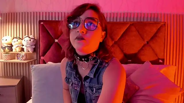 Snapshot of Kiri_Velvet chatting on April 22, 2026, 8:21 pm Kiri Velvet online show from April 22, 2026, 8:21 pm