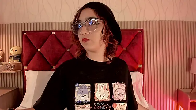 Snapshot of Kiri_Velvet chatting on May 22, 2026, 8:14 pm Kiri Velvet online show from May 22, 2026, 8:14 pm