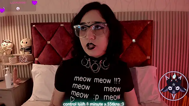 Snapshot of Kiri_Velvet chatting on May 27, 2026, 8:17 pm Kiri Velvet online show from May 27, 2026, 8:17 pm