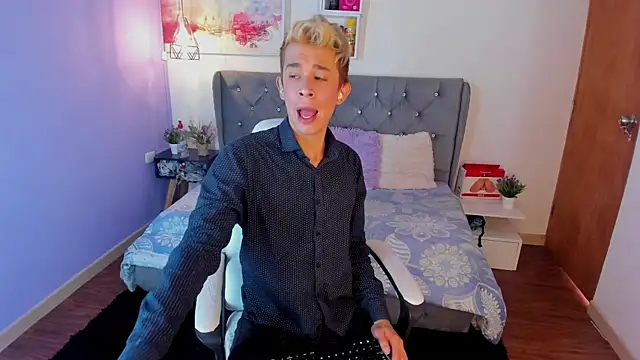 Juaan Diick online show from December 17, 2025, 2:45 pm