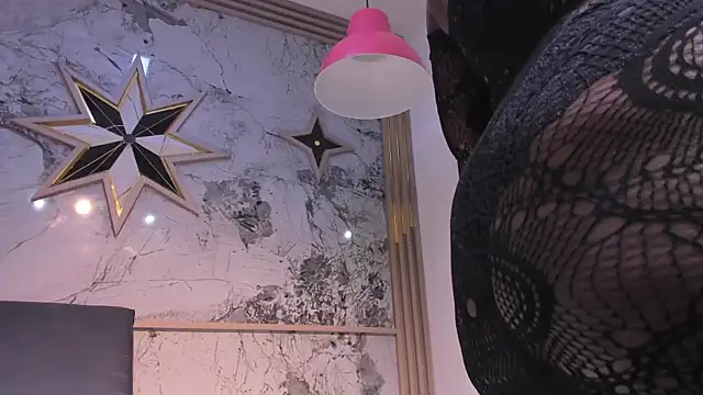 ZoeCollin online show from February 4, 2026, 7:42 pm