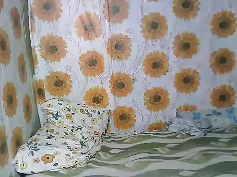 Smilinglovely online show from March 28, 2026, 7:02 pm