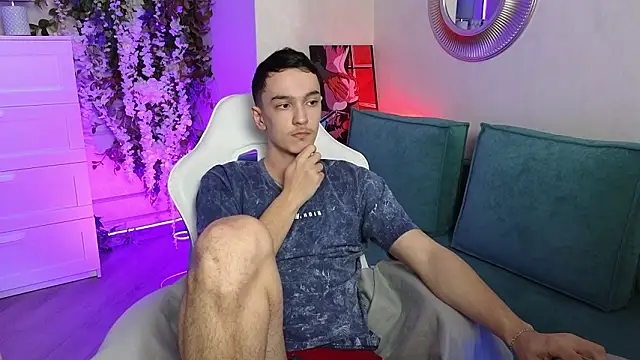 MoonlinSkinn online show from February 20, 2026, 1:46 am