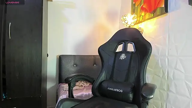 Snapshot of Miss_clarepocahose chatting on November 25, 2025, 2:22 am Miss clarepocahose online show from November 25, 2025, 2:22 am