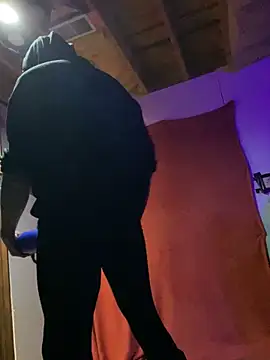 Snapshot of JSizzle13 chatting on December 19, 2025, 7:04 am JSizzle13 online show from December 19, 2025, 7:04 am