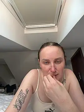 Snapshot of TomilaSi chatting on June 22, 2026, 1:08 pm TomilaSi online show from June 22, 2026, 1:08 pm