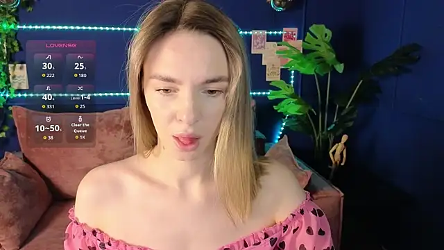 Snapshot of molly_crystal chatting on January 9, 2026, 1:30 am molly crystal online show from January 9, 2026, 1:30 am