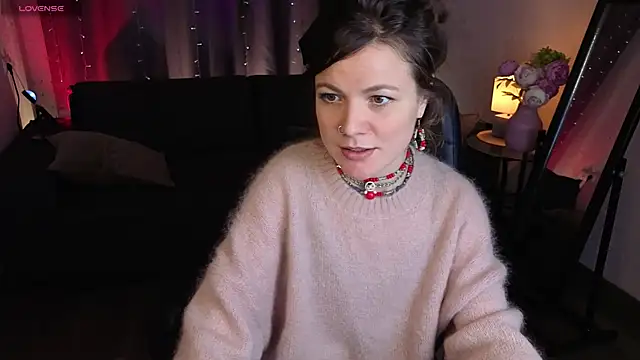 Marla Bri online show from November 25, 2025, 1:22 pm