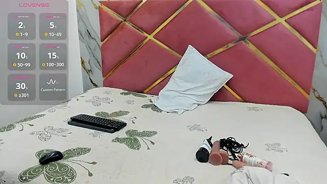 Snapshot of VALERIAQUEENTS__ chatting on January 14, 2026, 12:22 pm VALERIAQUEENTS online show from January 14, 2026, 12:22 pm