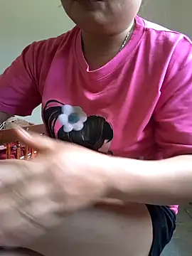 mai-mai-97 online show from May 13, 2026, 5:49 am