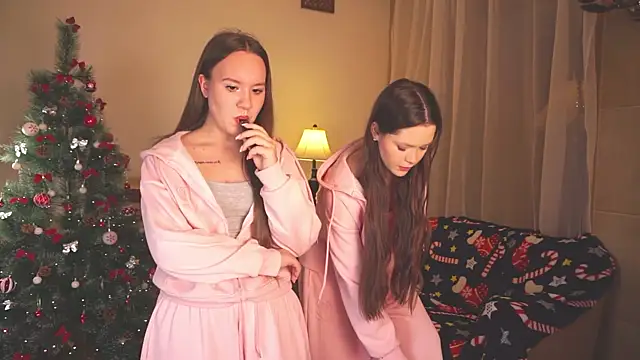 VirginiaRowe online show from December 1, 2025, 2:00 pm