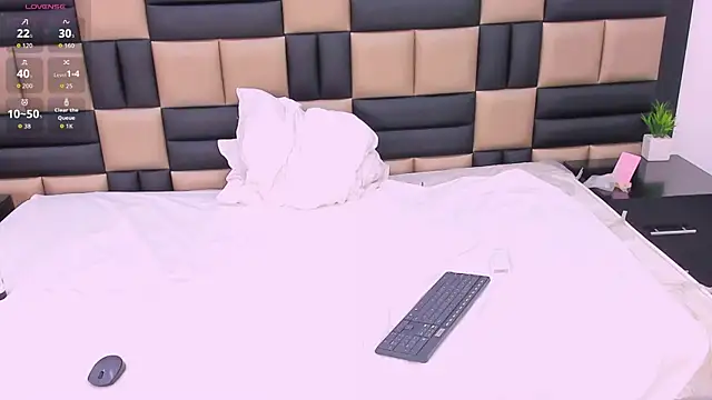 JessicaBosch online show from December 13, 2025, 7:53 pm